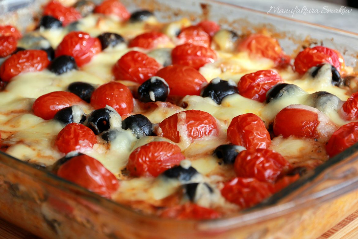 Zapiekanka z mozzarellą i pomidorkami koktajlowymi