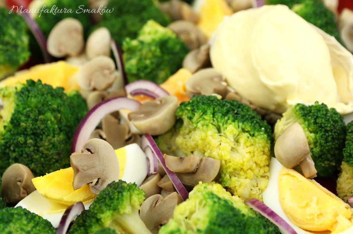 Sałatka brokułowo - pieczarkowa