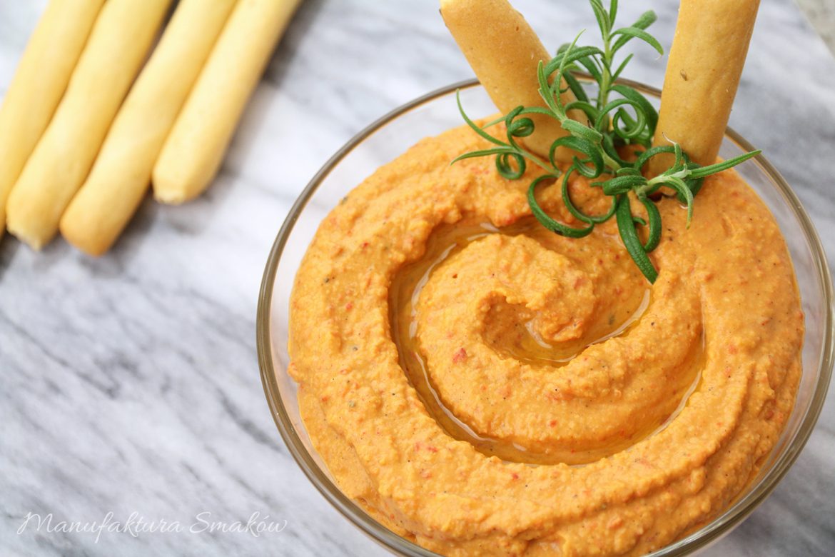 Pikantny hummus paprykowy