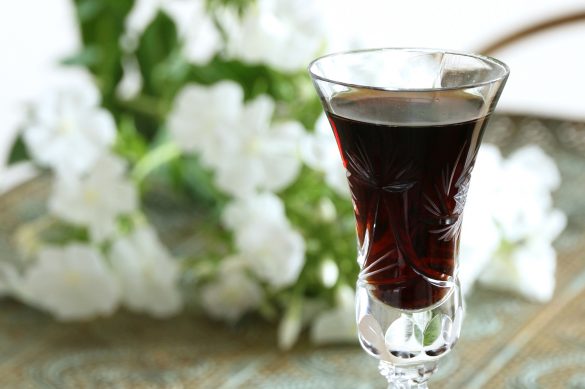 Orzechówka (lecznicza nalewka z orzechów włoskich)